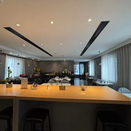 Homeinn Selected Hotel (Dandong Yalu River Riverside Anton Old Street)