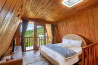 Emerald Cabin Dieng