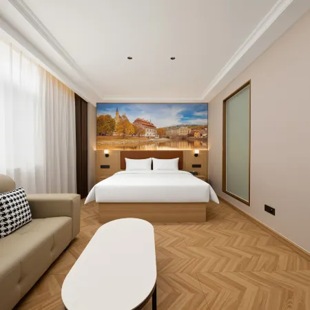 Heyue Sheng Hotel(Laiyang High-speed Railway Station Yiwu International Mall Branch)