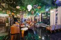 Dege Cangyang Gyatso Love Song Hotel (Manigango) - bar