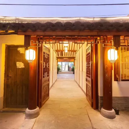 Chuxin Chinese Siheyuan Homestay (Shanghai International Tourism Resort)