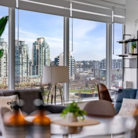 Cozy 2BR2BA Downtown Vancouver/Pool/HotTub/Parking