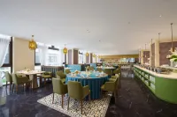 Yimei Grand Hotel (Nalati Tourist Scenic Area Branch) - parking