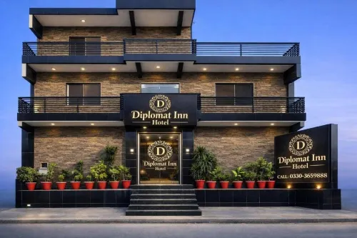 Diplomat Inn Hotel - balcony