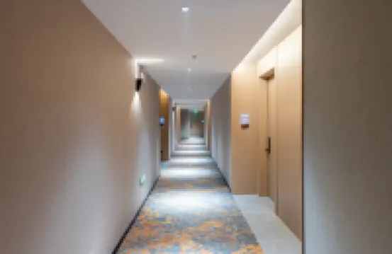 Yizhijia Light Luxury Hotel (Yancheng Financial City)