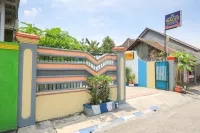 OYO 2440 Wallet Family Residence Syariah Hôtels à : Lumajang