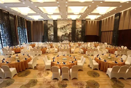 Wuhan Conference Center(Guesthouse) Отели рядом с достопримечательностью «Wu Peifu Residence»