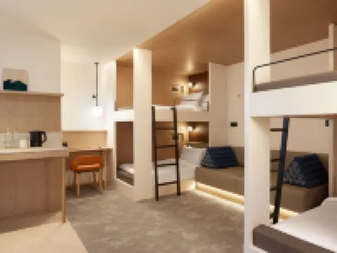 أساي بانكوك ساتورن Hotels near المطل الزجاجي