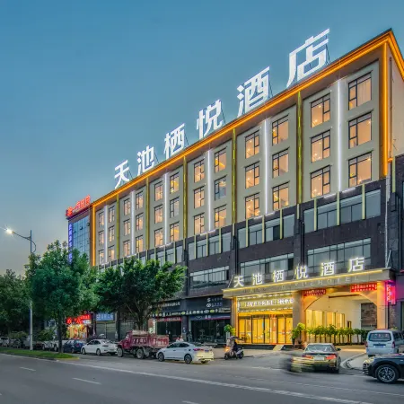 Rongjiang Tianchi Qiyue Hotel (Cunchao Football Field)