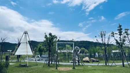 Songlan Mountain Lanyu RV Camp Отели в г. Сяншань