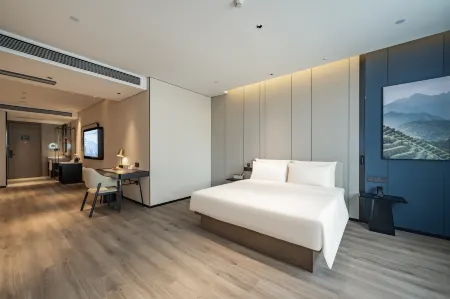 Atour Hotel Отели рядом с достопримечательностью «Xuhui District West Bund Nature Art Park»