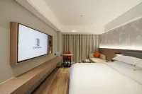 陽江寶麗國際酒店（百利廣場西瀨風情景區店） 鄰近陽江市經銷社附城貿易有限公司日用五金商場的酒店