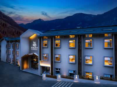 Yushe Yunshan Designer Hot Spring Hotel (Jiuzhaigou Scenic Area Visitor Center)
