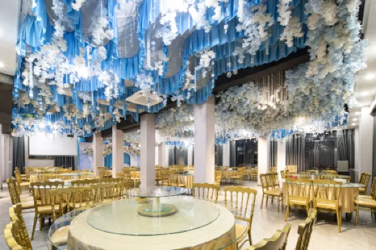 Shengtai Muxueshan Yi Hotel (Chengdu Tianfu International Airport) Отели рядом с достопримечательностью «Sancha Lake Scenic Area»