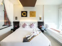 Blue Carina Hotel(Central Phuket) Отели рядом с достопримечательностью «Сентрал-Фестивал-Пхукет»