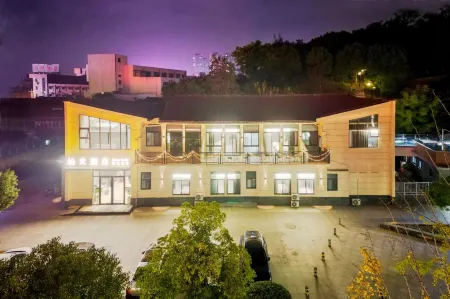 Yiwen Hotel (Zhenjiang High-Speed Railway Station) Отели рядом с достопримечательностью «Shiye Islet»