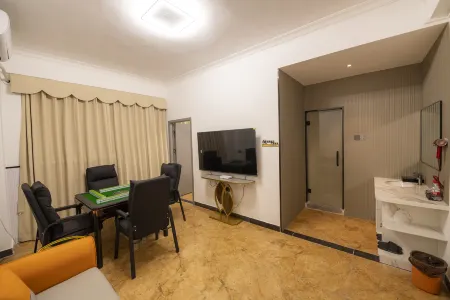 Season 5 Hotel (Loucun Subway Station Branch)