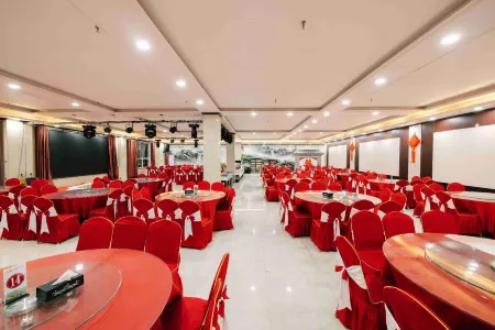 Orchid Garden Hotel (Jiaxian Baiyun Mountain Branch) Отели рядом с достопримечательностью «Baiyun Temple»