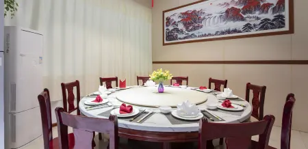 Huaihua Huangdian Hotel (South High-speed Railway Station) Отели рядом с достопримечательностью «Zhongpo Places of Interest»