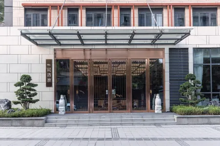 Hotel Cijiudu Отели рядом с достопримечательностью «Zigong Flower Sea»