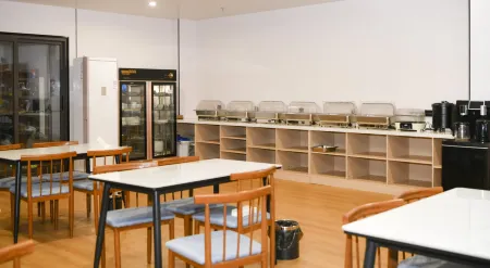 Linyi Baihong Jintang Business Hotel Отели рядом с достопримечательностью «Luozhuang Zoo»