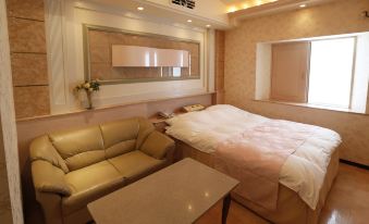 4. Hotel Fi..
