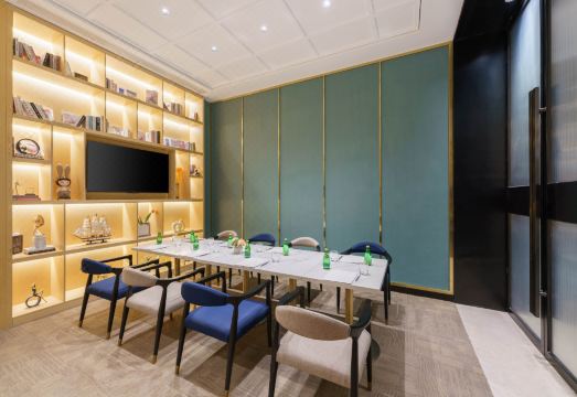 2. 아커쑤 힐튼 가..