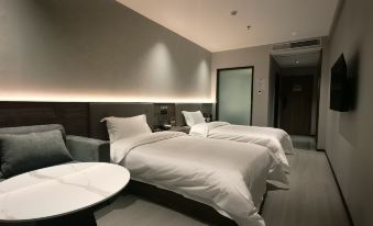 Lingyi Business Hotel (Shanghai Gaoqiao)
