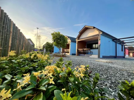 Napdown Resort Trat Отели рядом с достопримечательностью «Wat Buppharam or Wat Plai Klong»