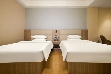 Yayue Hotel (Yulin Rongxian Railway Station Branch) Отели рядом с достопримечательностью «Zhenwu Tower»