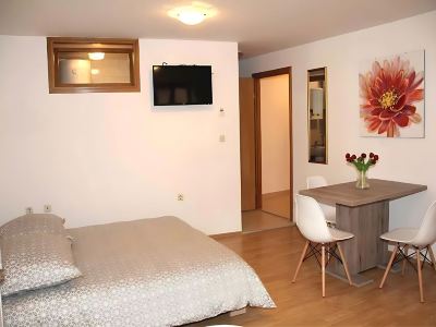 Sunny Rooms and Suites