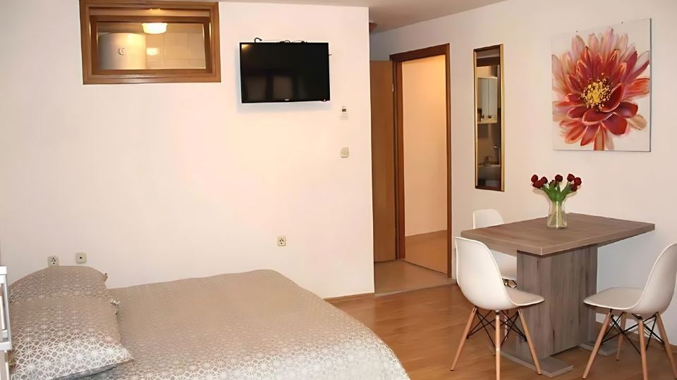 Sunny Rooms and Suites