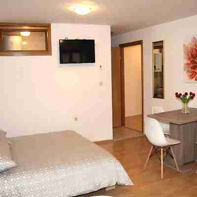 Sunny Rooms and Suites Rooms