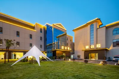 Baocheng Zhixuan Hotel (Luoshan Dingsheng Plaza Branch) Hotels in Luoshan County