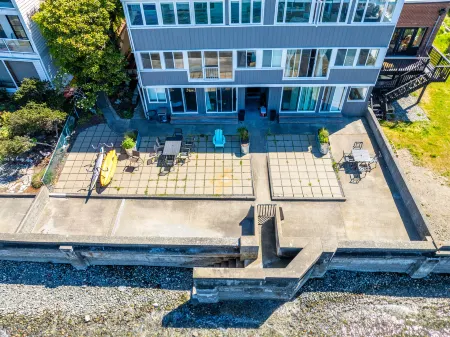 Beachwood Waterfront Resort