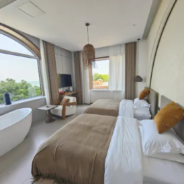 Sanmengji Seaview Pool Vacation Homestay (Laoshan Scenic Area Branch)