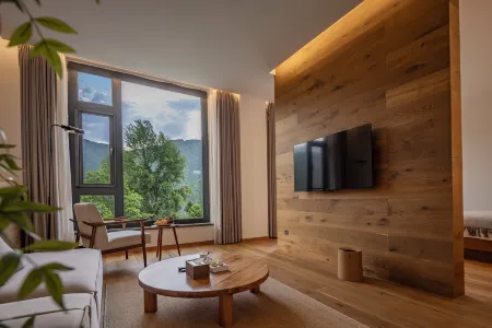 Yunfu Banshan Holiday Homestay Отели рядом с достопримечательностью «Muyu Town»