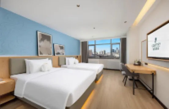 Liyi Hotel (Urumqi Hetian Second Street Dehui Wanda Branch) Hotels near People's Park