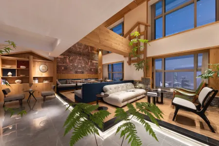 Zaixu Manju S Hotel (Guiyang Guanshanhu Exhibition Area) Отели рядом с достопримечательностью «Guizhou Traffic Technician College»