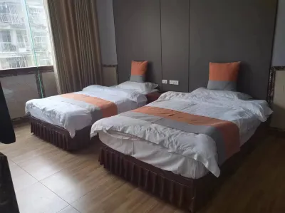 Huayicheng First Business Hotel Hôtels à : Huaying