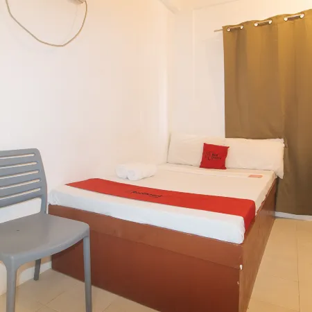 RedDoorz @ The Central Inn Boracay Island