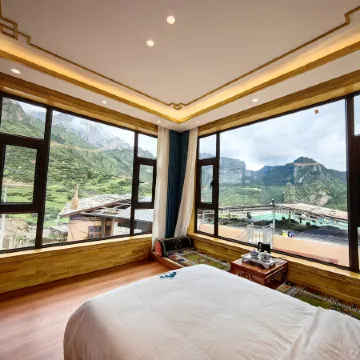 The Humane Inn in Tejī