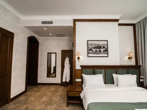 Midway Hotel