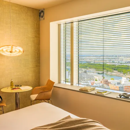 Too Hotel Paris -MGallery Отели рядом с достопримечательностью «Валь-де-Сен»