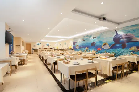 Vienna International Hotel (Zhanjiang Renmin Avenue Dingsheng Plaza) Отели рядом с достопримечательностью «Zhanjiang Fishermans Wharf»