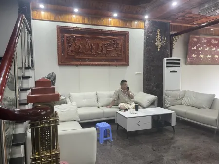 China Dragon Hotel Отели рядом с достопримечательностью «Nhà Máy Thức Ăn Chăn Nuôi Cao Cấp Dabaco»