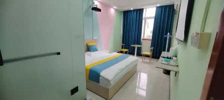 Xi'an 520 Cinema Hotel Отели рядом с достопримечательностью «Xi'an Mingde Institute of Technology»