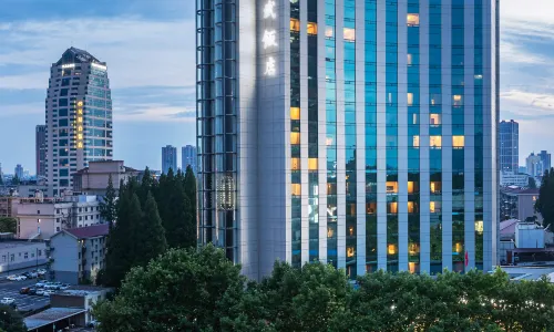 Lakeview Xuanwu Hotel