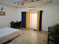 RU YI HOTEL(SMC-PRIVATE) LIMITED Отели рядом с достопримечательностью «Торговый центр Centaurus»
