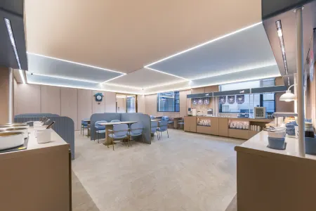 HanTing Hotel (Shanghai Zhongyuan Road Shiguang Road Subway Station) Отели рядом с достопримечательностью «Shanghai Open University Yangpu Branch School»